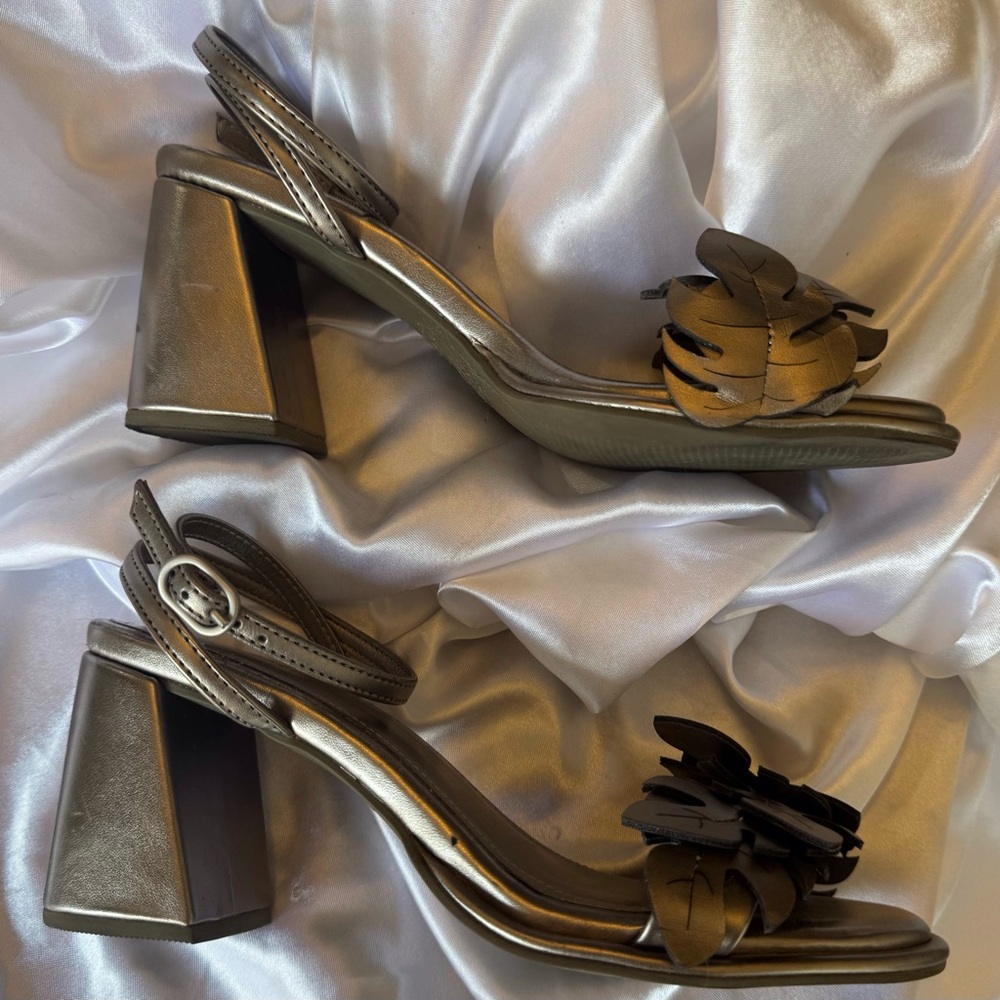 FARM Rio Gold Leaf Sandals - Picture 4 of 11